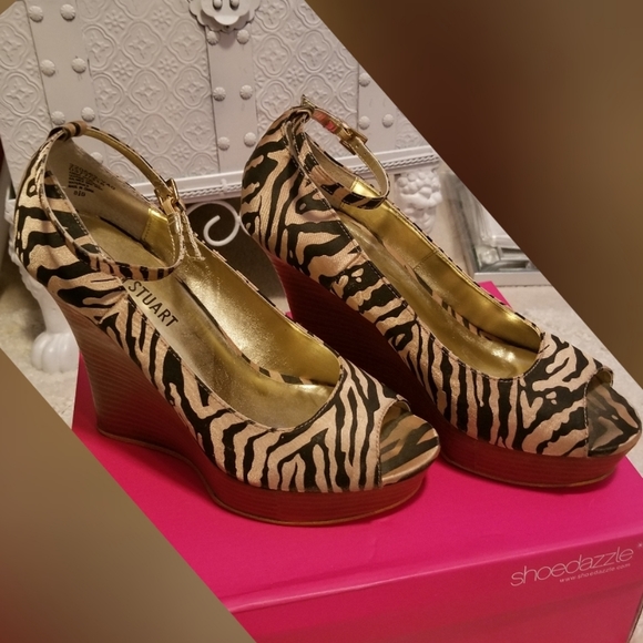 Satin Metallic Tiger Print Wedges - Picture 1 of 5